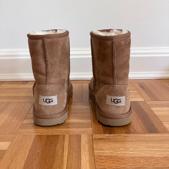 UGG Boots: US 4 / EU 36 - Picture 3 of 6